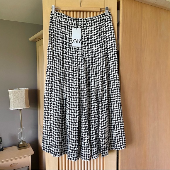 Zara satin houndstooth box pleat maxi skirt black white - Picture 5 of 9